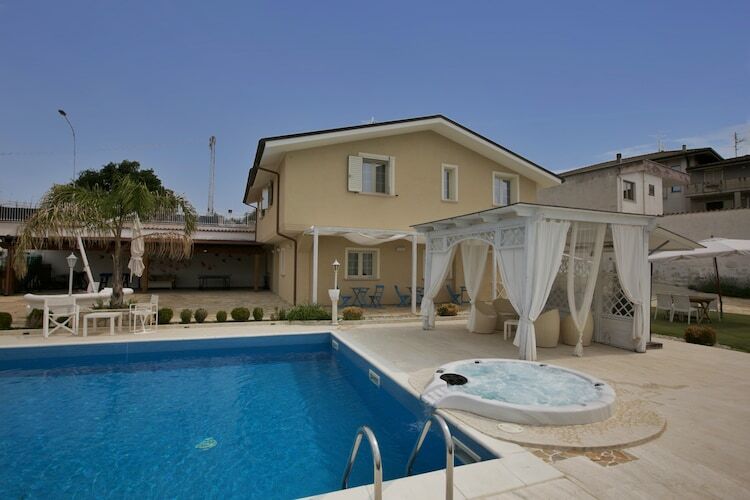 Villa Ninfea avec piscine chauffée à Sant'Omero - Photo 9