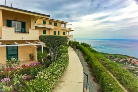 Lunedi, Maison de vacances à Parghelia avec terrasse - Photo 1