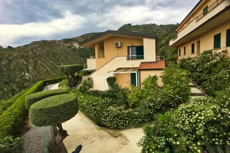Lunedi, Maison de vacances à Parghelia avec terrasse - Photo 3