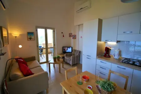Lunedi, Maison de vacances à Parghelia avec terrasse - Photo 11