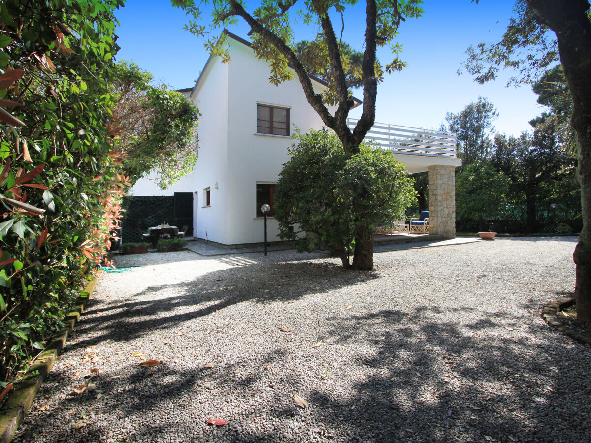 Villa Silvia à Forte dei Marmi, 5 chambres, 570 m de la mer - Photo 2