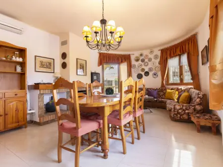 Nellyana, maison 4 chambres avec piscine à Deltebre : photo 3