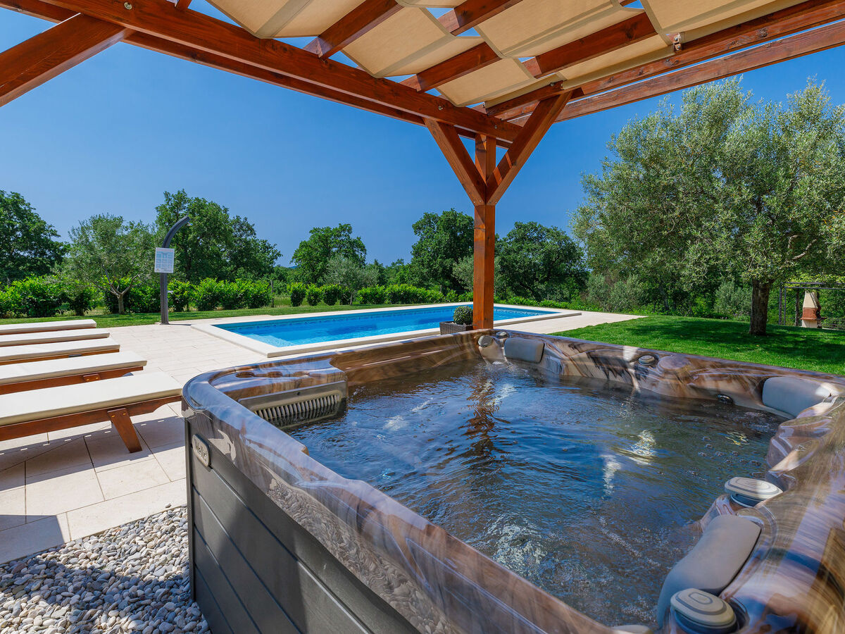 Villa 4 chambres avec piscine chauffée à Sv. Lovreč - Photo 2