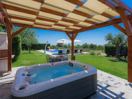 Maison Blog 2 avec piscine privée à Sv. Lovreč : photo 2