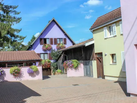 Location appartement à Marckolsheim, Résidence jaune et rose