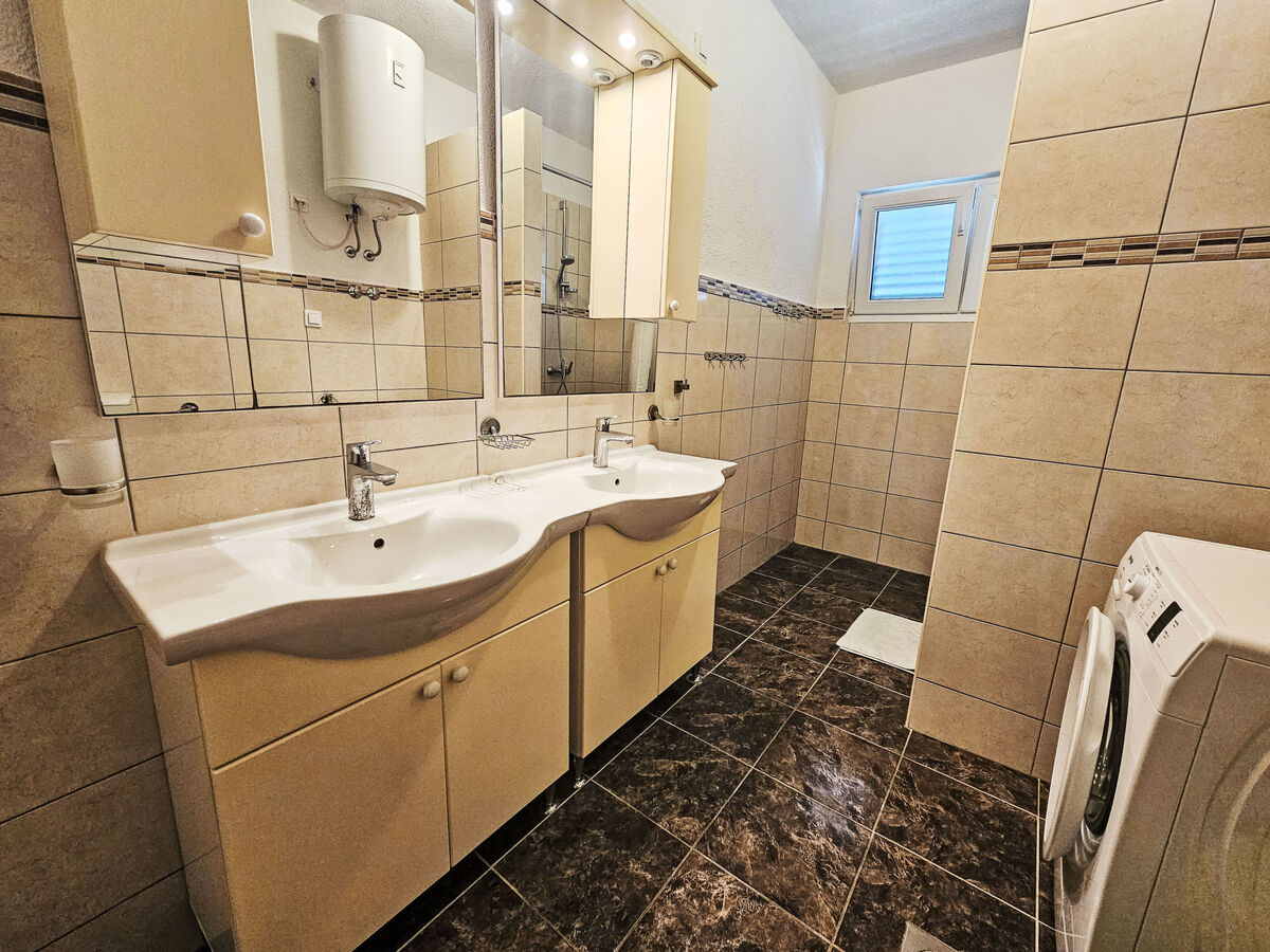 Maison Mirko 6 chambres, vue mer à Vinišće - Photo 12
