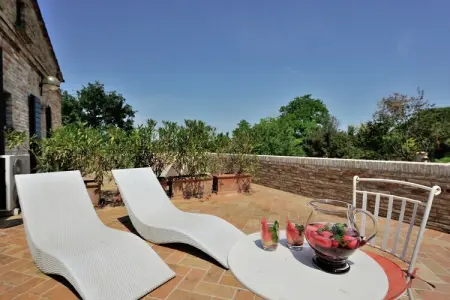 Location villa à Montemaggiore al Metauro, Villa à Montemaggiore avec piscine privée