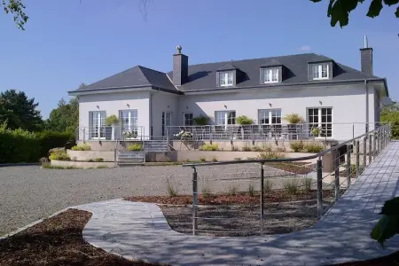 Location gite à Libin, Gîte à Ochamps avec Piscine et Sauna