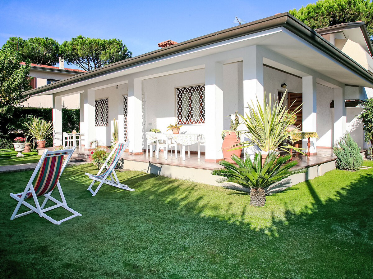 Villa Carla à Forte dei Marmi, 1,2 km de la mer - Photo 2