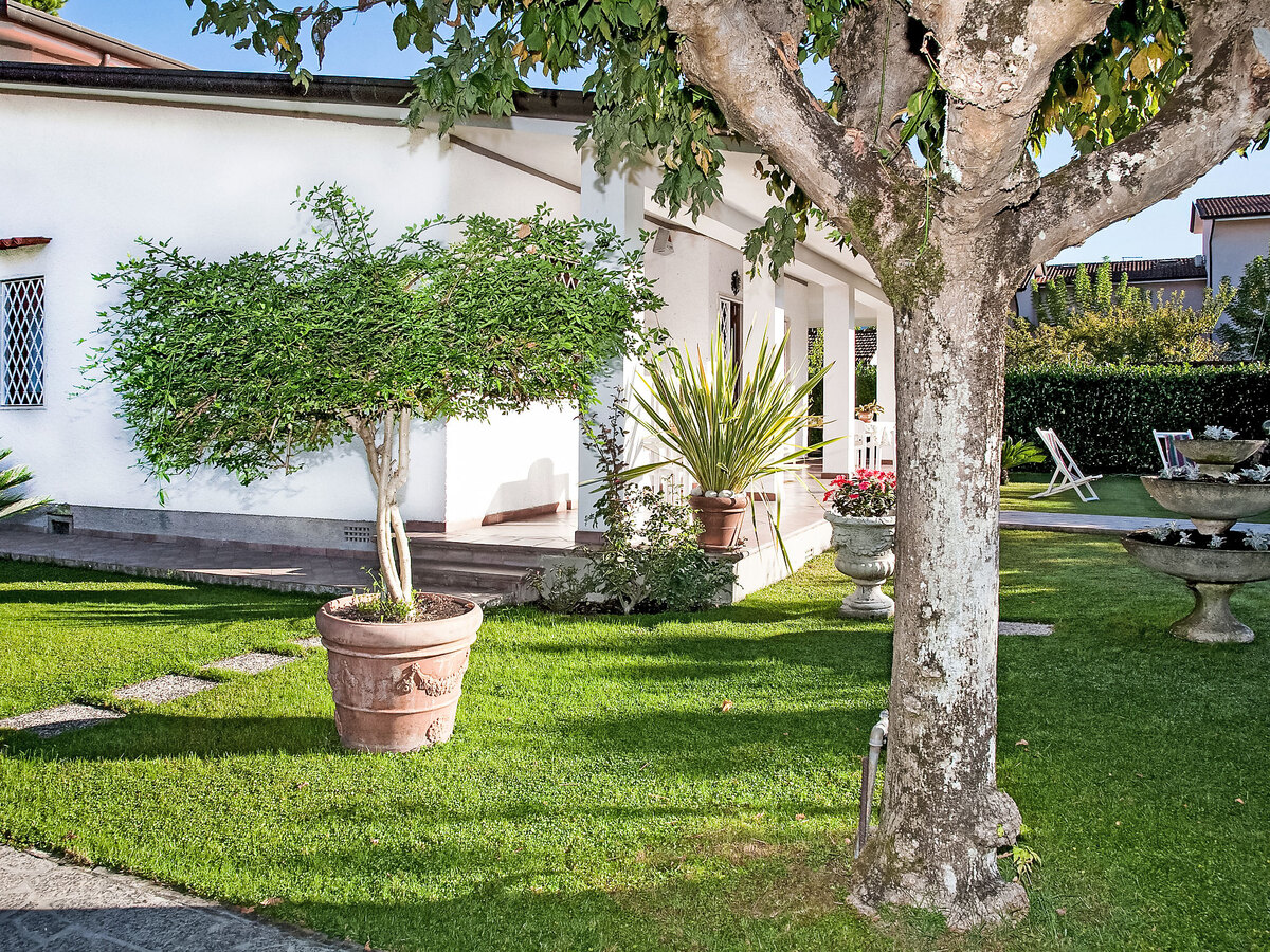 Villa Carla à Forte dei Marmi, 1,2 km de la mer - Photo 3