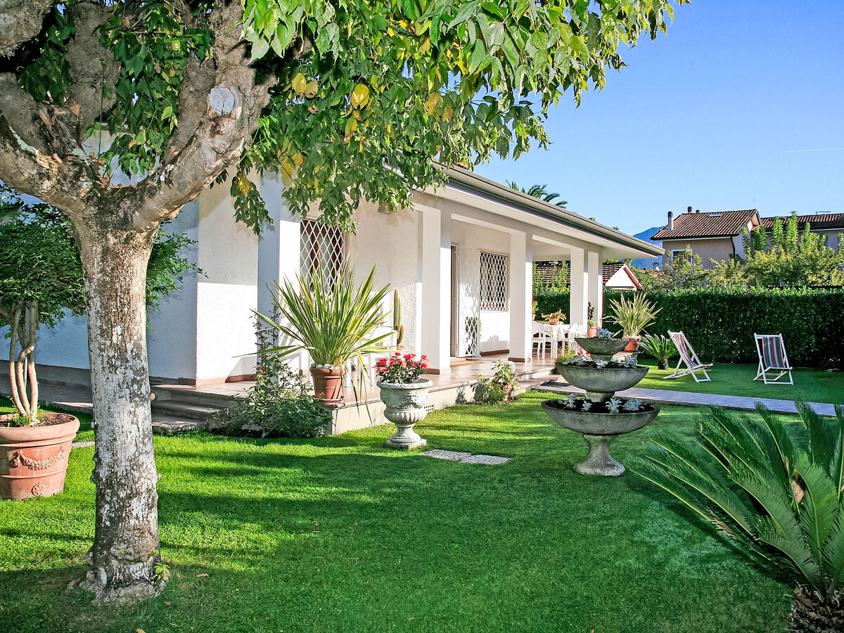 Villa Carla à Forte dei Marmi, 1,2 km de la mer - Photo 16