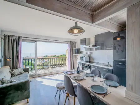Appartement vue mer à Saint-Pierre-la-Mer, piscine en résidence : photo 4