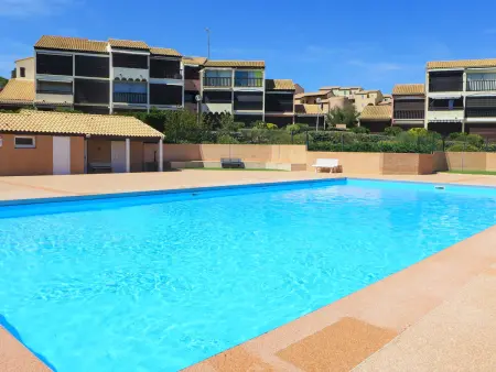 Appartement vue mer à Saint-Pierre-la-Mer, piscine en résidence : photo 15