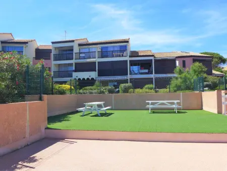 Appartement vue mer à Saint-Pierre-la-Mer, piscine en résidence : photo 24