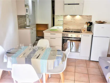 Appartement rénové avec terrasse à Saint Pierre La Mer : photo 2
