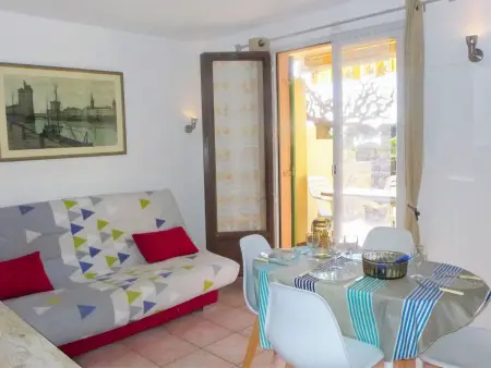 Appartement rénové avec terrasse à Saint Pierre La Mer : photo 3