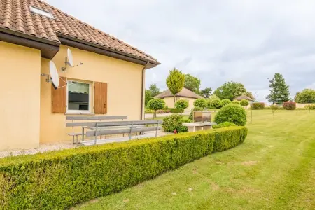 Domaine le Perrot, Agréable maison de vacances avec piscine privée - Photo 1