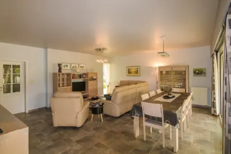 Domaine le Perrot, Agréable maison de vacances avec piscine privée - Photo 6