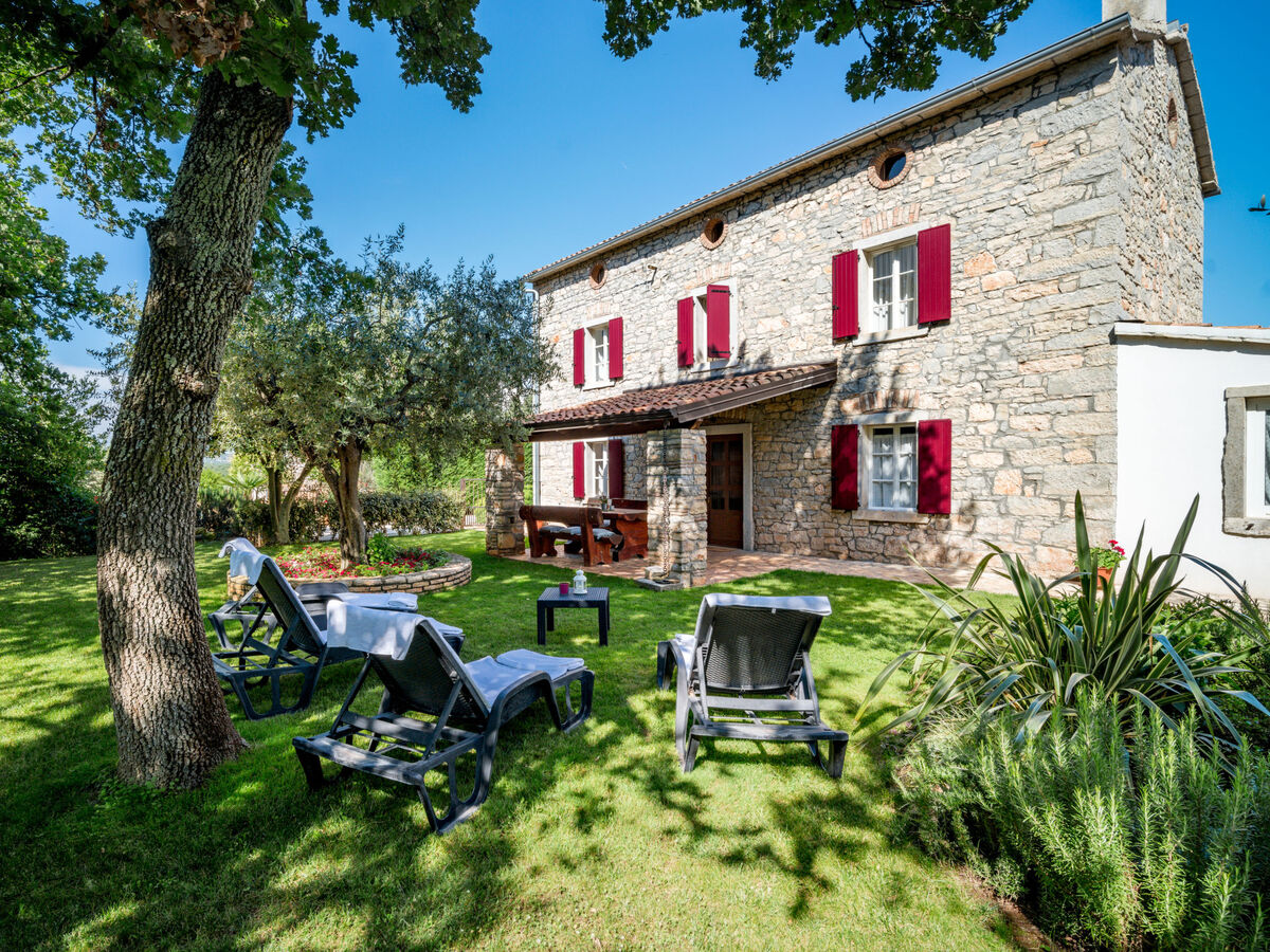 Maison Tommy à Nova Vas, piscine partagée et terrain privé - Photo 2