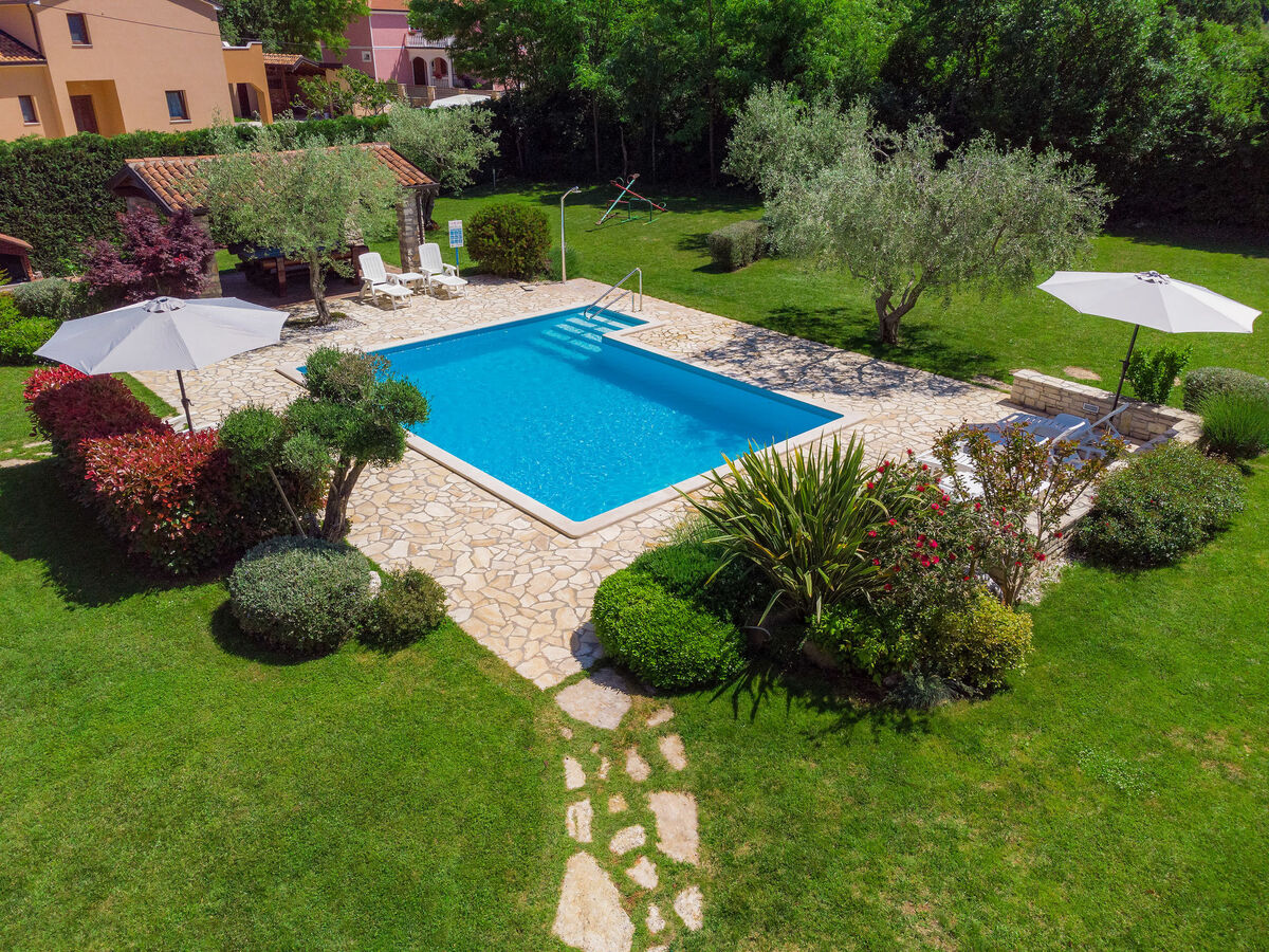 Maison Tommy à Nova Vas, piscine partagée et terrain privé - Photo 4