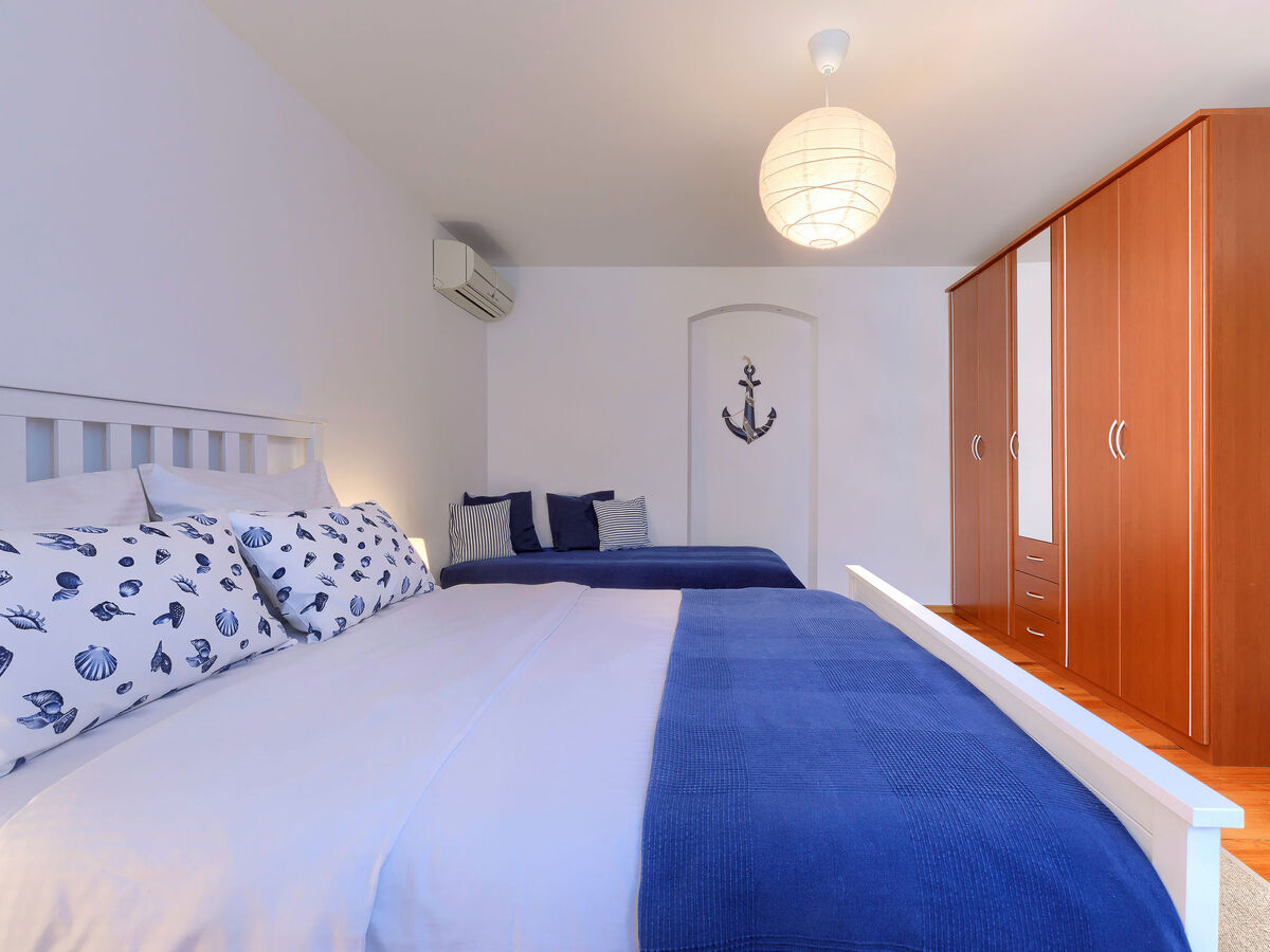 Maison Tommy à Nova Vas, piscine partagée et terrain privé - Photo 17