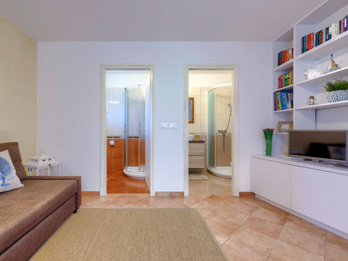 Maison Tommy à Nova Vas, piscine partagée et terrain privé - Photo 18