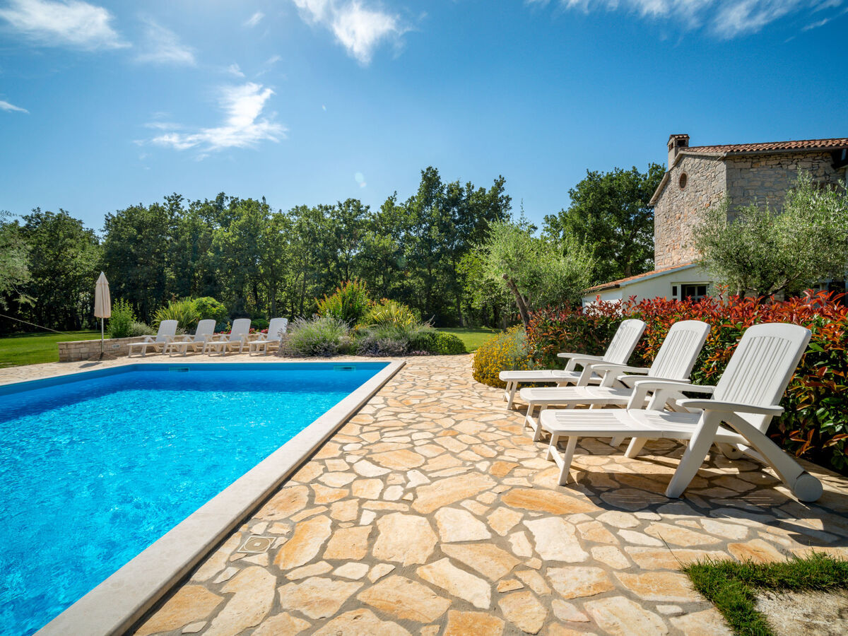 Maison Tommy à Nova Vas, piscine partagée et terrain privé - Photo 22