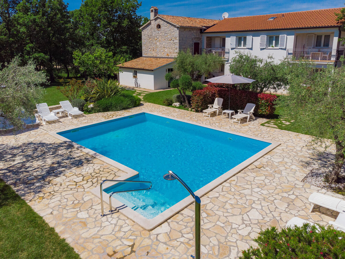 Maison Tommy à Nova Vas, piscine partagée et terrain privé - Photo 26
