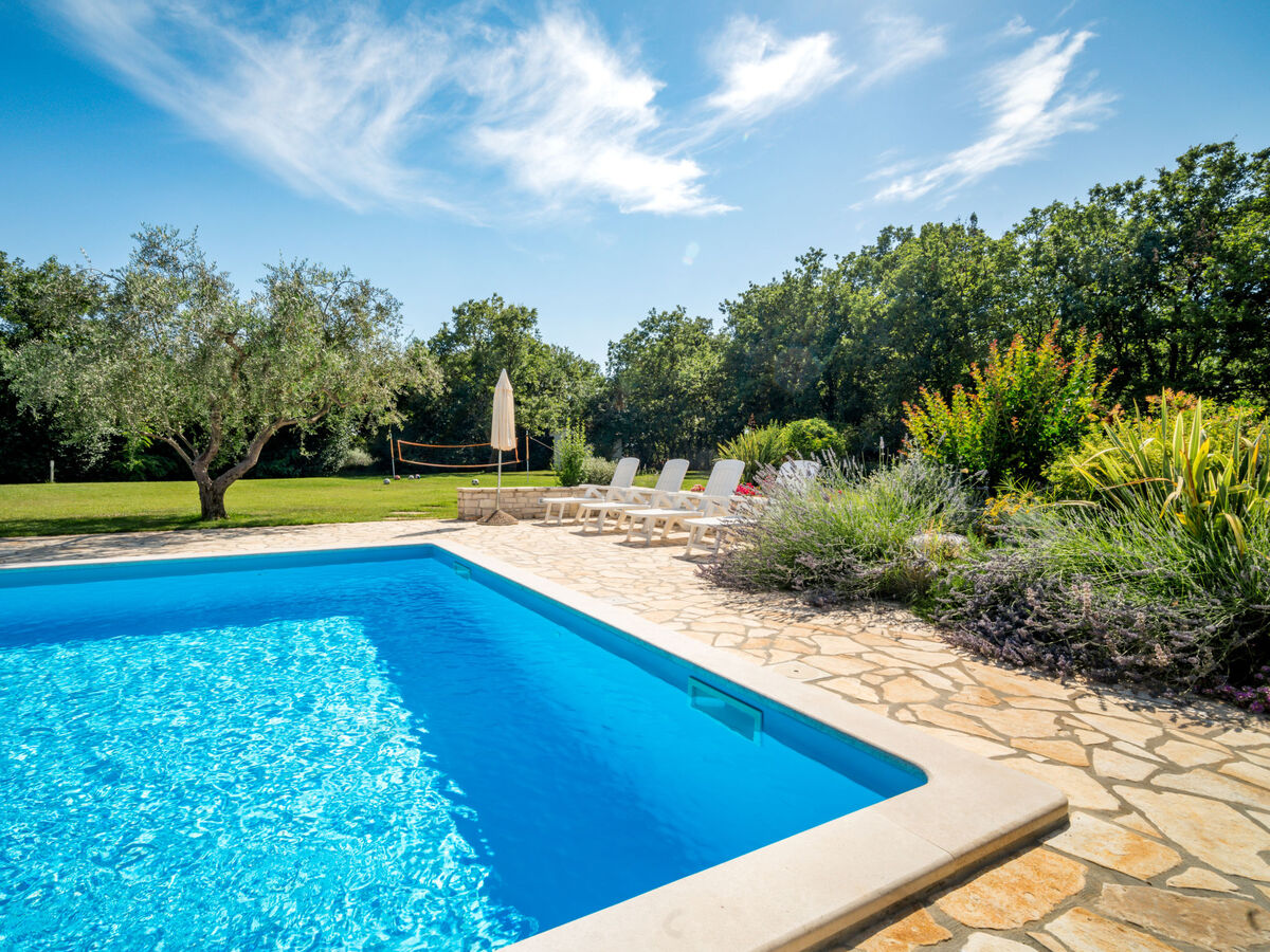 Maison Tommy à Nova Vas, piscine partagée et terrain privé - Photo 27