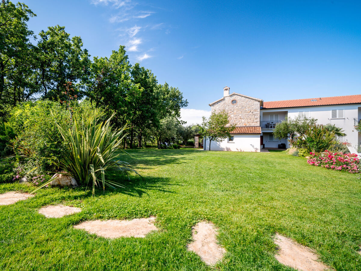 Maison Tommy à Nova Vas, piscine partagée et terrain privé - Photo 28