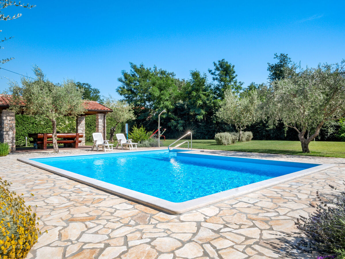 Maison Tommy à Nova Vas, piscine partagée et terrain privé - Photo 29