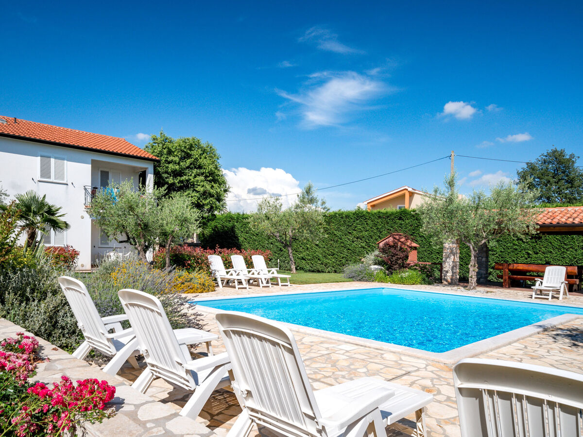 Maison Tommy à Nova Vas, piscine partagée et terrain privé - Photo 30