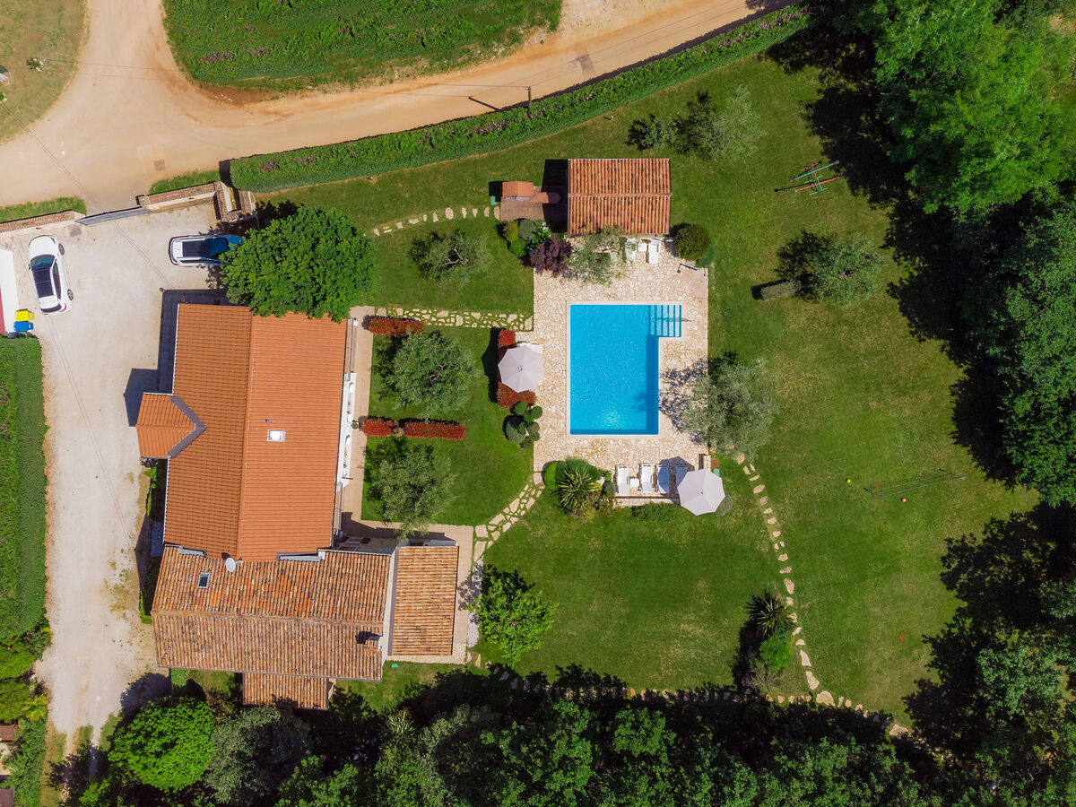 Maison Tommy à Nova Vas, piscine partagée et terrain privé - Photo 33