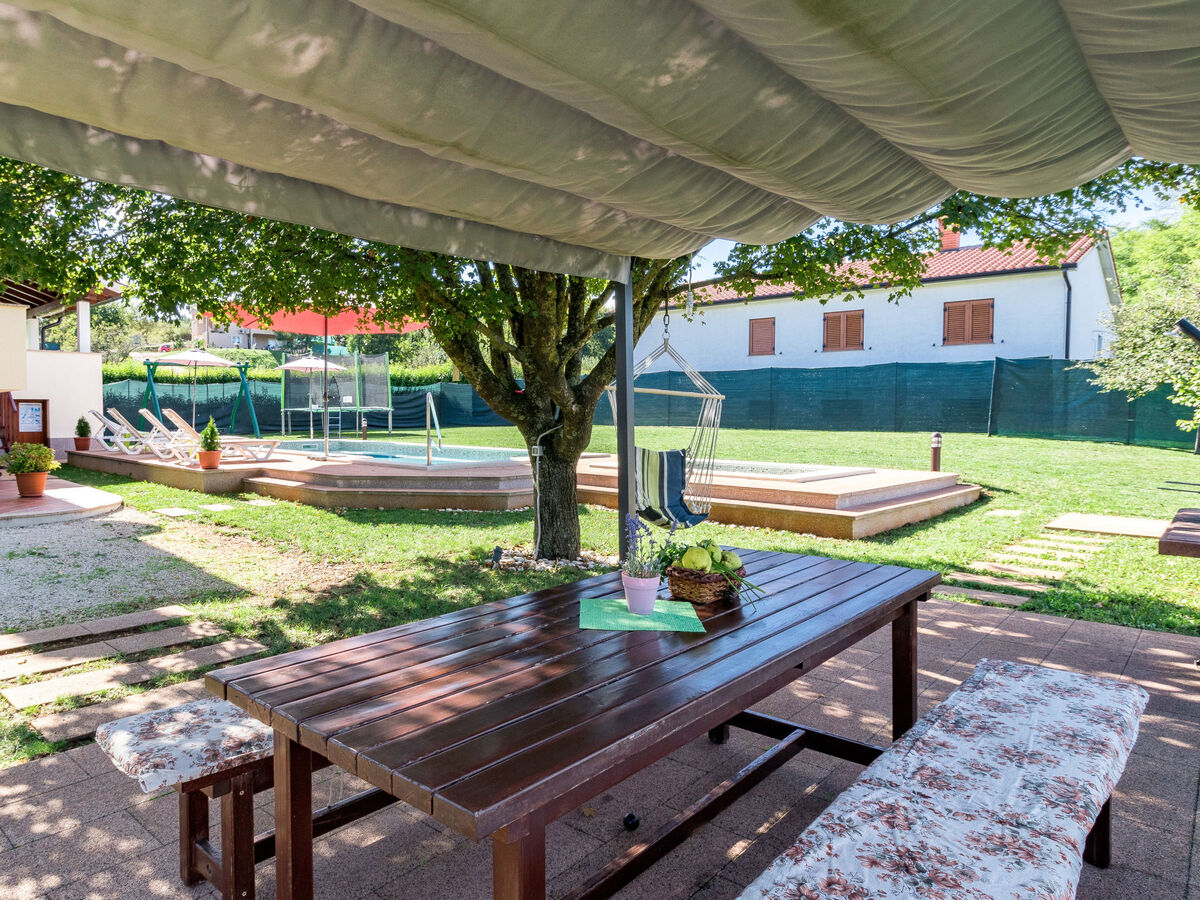 Maison Poje à Motovun : piscine privée et terrain de 1200 m² - Photo 2
