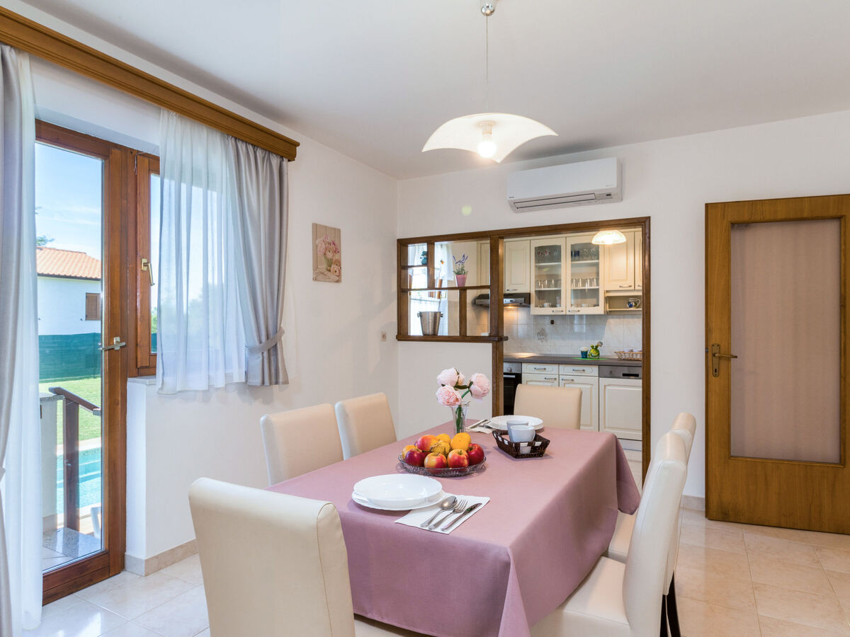 Maison Poje à Motovun : piscine privée et terrain de 1200 m² - Photo 3