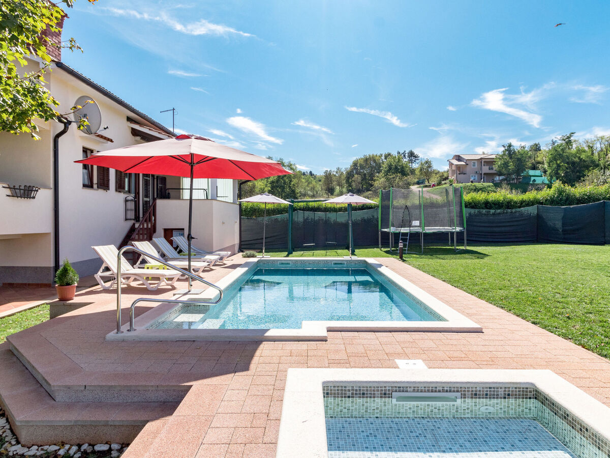 Maison Poje à Motovun : piscine privée et terrain de 1200 m² - Photo 5