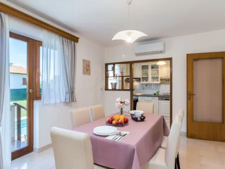 Maison Poje à Motovun : piscine privée et terrain de 1200 m² : photo 3