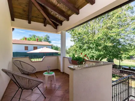 Maison Poje à Motovun : piscine privée et terrain de 1200 m² : photo 11