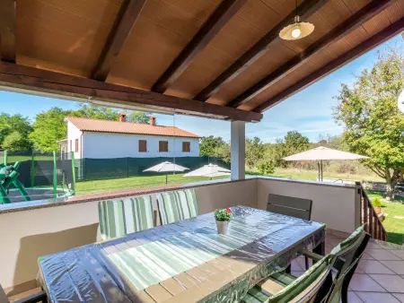 Maison Poje à Motovun : piscine privée et terrain de 1200 m² : photo 12