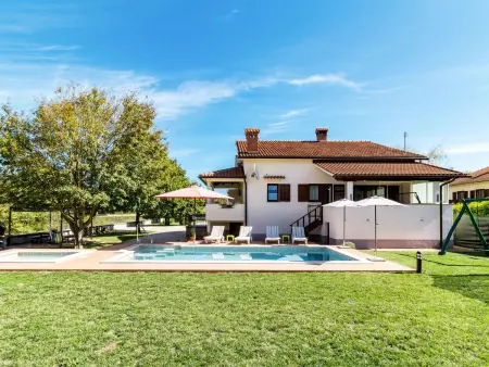 Maison Poje à Motovun : piscine privée et terrain de 1200 m² : photo 14