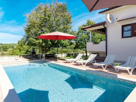 Maison Poje à Motovun : piscine privée et terrain de 1200 m² : photo 22