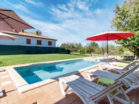 Maison Poje à Motovun : piscine privée et terrain de 1200 m² : photo 24