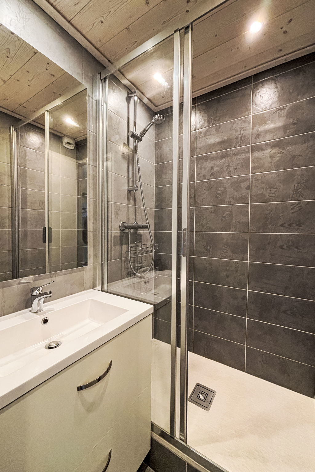 Les Olympiques : studio 24 m² rénové à 200 m des pistes - Photo 6