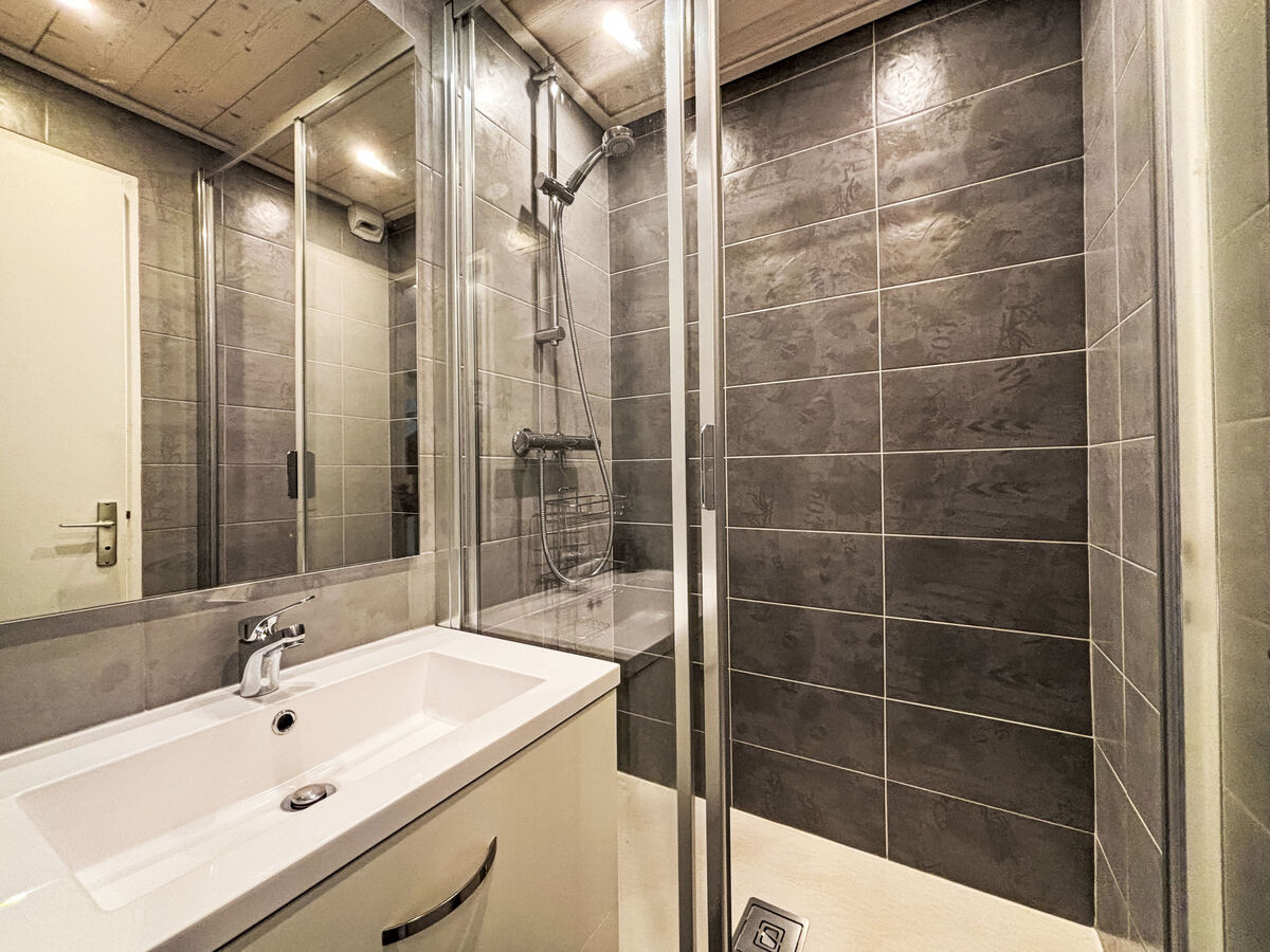 Les Olympiques : studio 24 m² rénové à 200 m des pistes - Photo 16