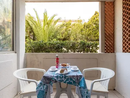 Studio à 30 m de la plage aux Lecques, terrasse couverte