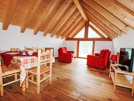 Appartement Cjasa de Barce, vue lac à 80 m de la plage : photo 2