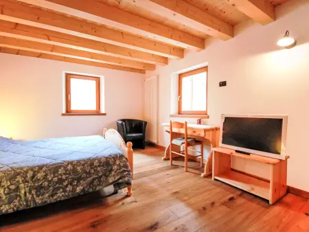 Appartement Cjasa de Barce, vue lac à 80 m de la plage : photo 8