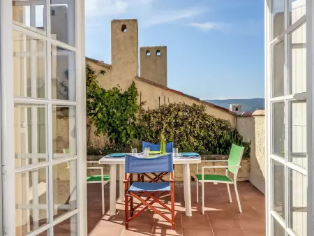 Appartement à Saint Cyr sur Mer, 200 m de la mer, terrasse 15 m² : photo 2