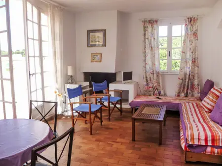 Appartement à Saint Cyr sur Mer, 200 m de la mer, terrasse 15 m² : photo 3