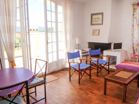 Appartement à Saint Cyr sur Mer, 200 m de la mer, terrasse 15 m² : photo 5